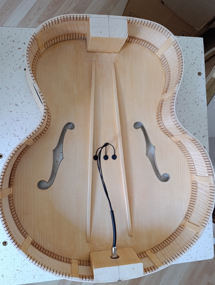Fabrication_en_cours_Guitare_Archtop_ Guitare_jazz_17_pouces_D.Simon_Luthier_Archtop_guitare_scultée_mains_vernis_gomme_laque Fabrication_en_cours_Guitare_Archtop_17_pouces_D.Simon_Luthier_Archtop_guitare_scultée_mains_vernis_gomme_laque Fabrication_en_cours_Guitare_Archtop_ Guitare_jazz_17_pouces_D.Simon_Luthier_Archtop_guitare_scultée_mains_vernis_gomme_laque Fabrication_en_cours_Guitare_Archtop_17_pouces_D.Simon_Luthier_Archtop_guitare_scultée_mains_vernis_gomme_laque