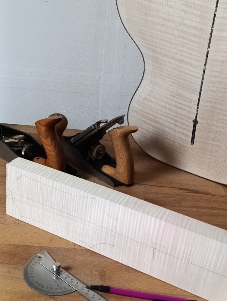 Fabrication_en_cours_Guitare_Archtop_ Guitare_jazz_17_pouces_D.Simon_Luthier_Archtop_guitare_scultée_mains_vernis_gomme_laque Fabrication_en_cours_Guitare_Archtop_17_pouces_D.Simon_Luthier_Archtop_guitare_scultée_mains_vernis_gomme_laque Fabrication_en_cours_Guitare_Archtop_ Guitare_jazz_17_pouces_D.Simon_Luthier_Archtop_guitare_scultée_mains_vernis_gomme_laque Fabrication_en_cours_Guitare_Archtop_17_pouces_D.Simon_Luthier_Archtop_guitare_scultée_mains_vernis_gomme_laque