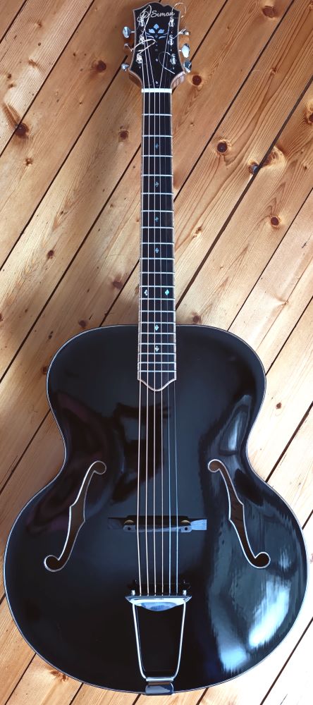 Bouton_Model_Harmonic_Pearl_site_D_Simon_Luthier_Guitares_Archtop_jazz_Crach_Bretagne_Morbihan_France