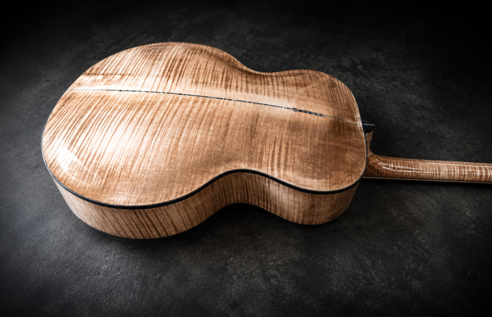 Harmonic_Pearl_Guitare_jazz_Archtop_17_pouces_D.Simon_Luthier_Archtop_guitare_scult�e_mains_vernis_gomme_laque